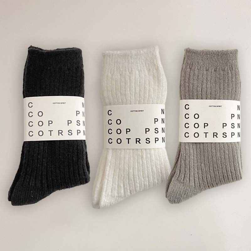 🌟 Köp 1, få 2 gratis🧦 Mjuka ullstrumpor, ett mysigt och varmt måste