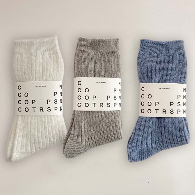 🌟 Köp 1, få 2 gratis🧦 Mjuka ullstrumpor, ett mysigt och varmt måste