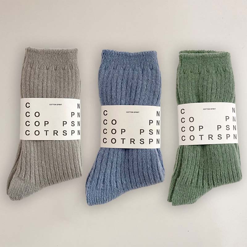 🌟 Köp 1, få 2 gratis🧦 Mjuka ullstrumpor, ett mysigt och varmt måste