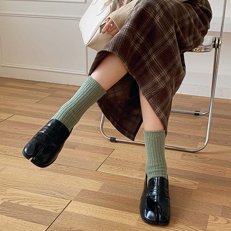 🌟 Köp 1, få 2 gratis🧦 Mjuka ullstrumpor, ett mysigt och varmt måste