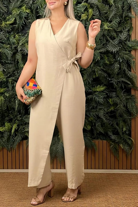 Damjumpsuit med V-ringning och korsade remmar, avslappnad passform