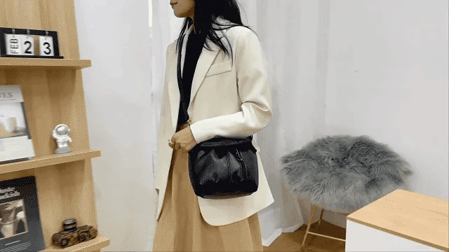 ⏳Tidsbegränsat erbjudande⏰ Plisserad läderväska – Mjukt material, justerbar axelrem och chic casual stil ✨