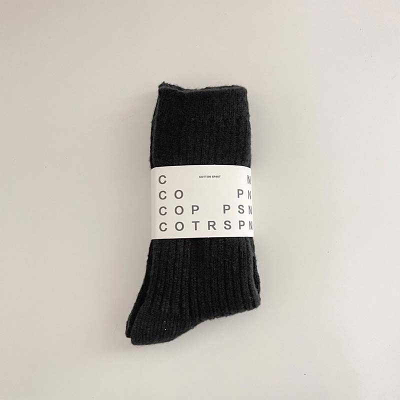 🌟 Köp 1, få 2 gratis🧦 Mjuka ullstrumpor, ett mysigt och varmt måste